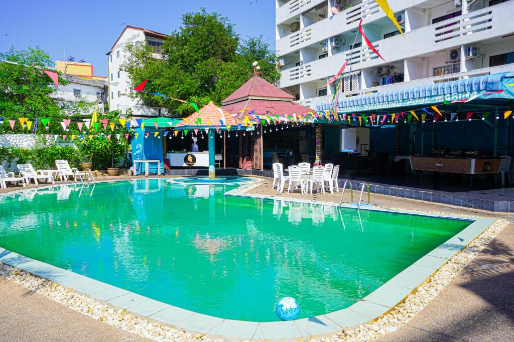 Bazén v ubytování Marine paradise Encore nebo v jeho okolí