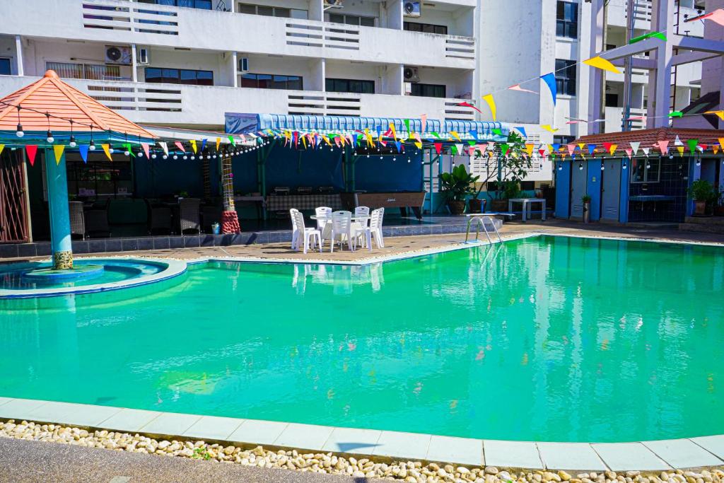 Bazén v ubytování Marine paradise Encore nebo v jeho okolí
