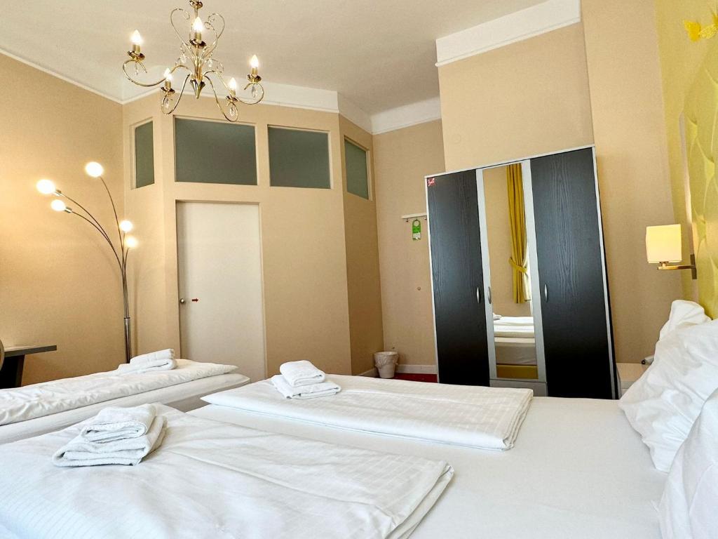 Very Central, 5 min to city center, Self Check In - Resim 42