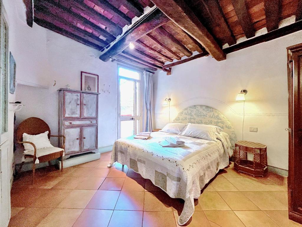 A bed or beds in a room at Il Giardino Apartment
