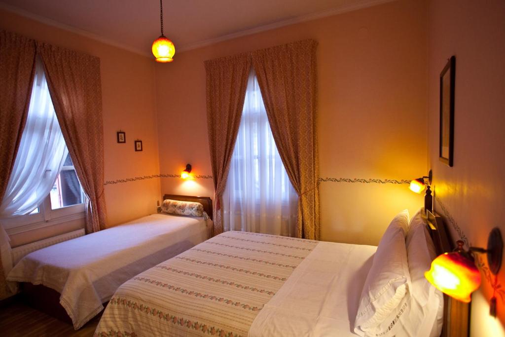 Ένα ή περισσότερα κρεβάτια σε δωμάτιο στο Το Αρχοντικό της Βενετούλας