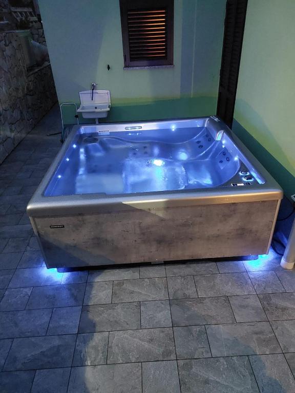Fotografia z galérie ubytovania House Zrile with garden and jacuzzi v destinácii Baška