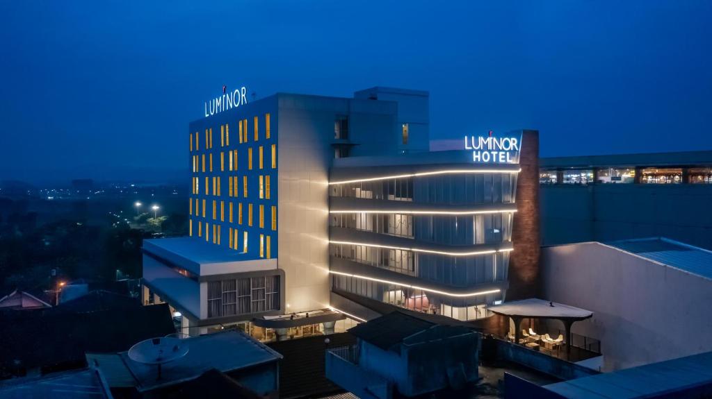 a rendering of a hotel at night at Luminor Hotel Purwokerto By WH in Purwokerto