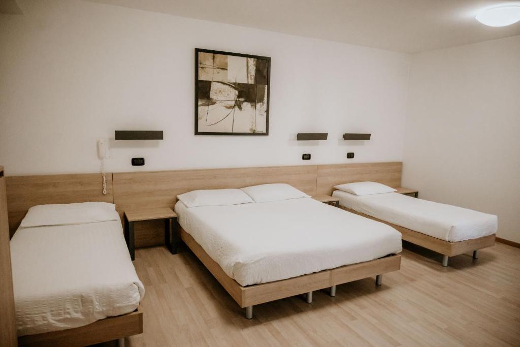 Postel nebo postele na pokoji v ubytování Hotel Venezia