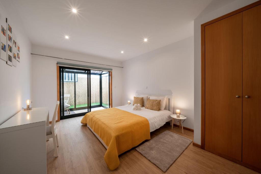 Postel nebo postele na pokoji v ubytování Beira Mar Sunny Patio