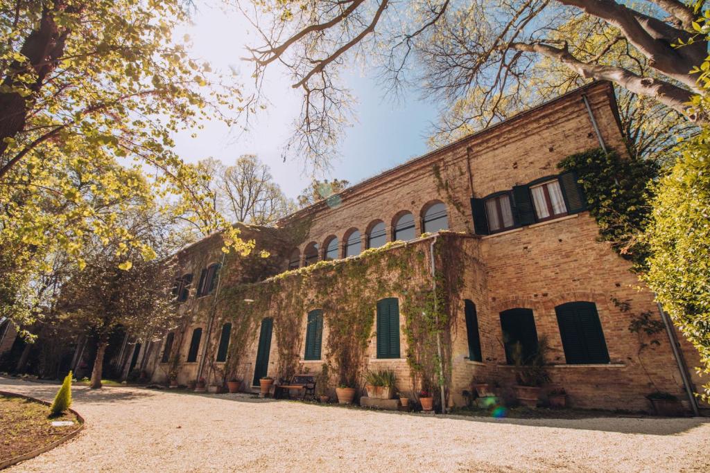 The Baron's Estate - Housity