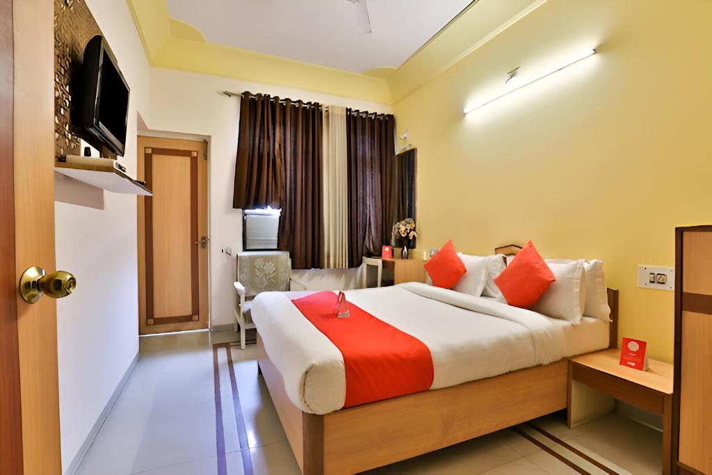 Posteľ alebo postele v izbe v ubytovaní Hotel Vrundavan Residency