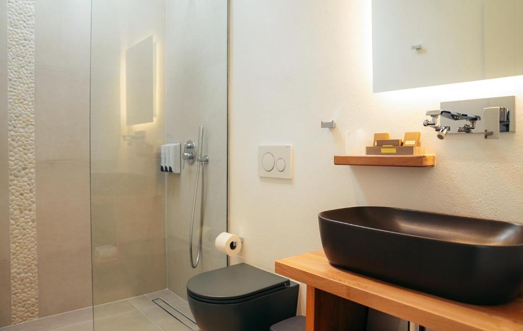 Ванная комната в Melianthos Villas