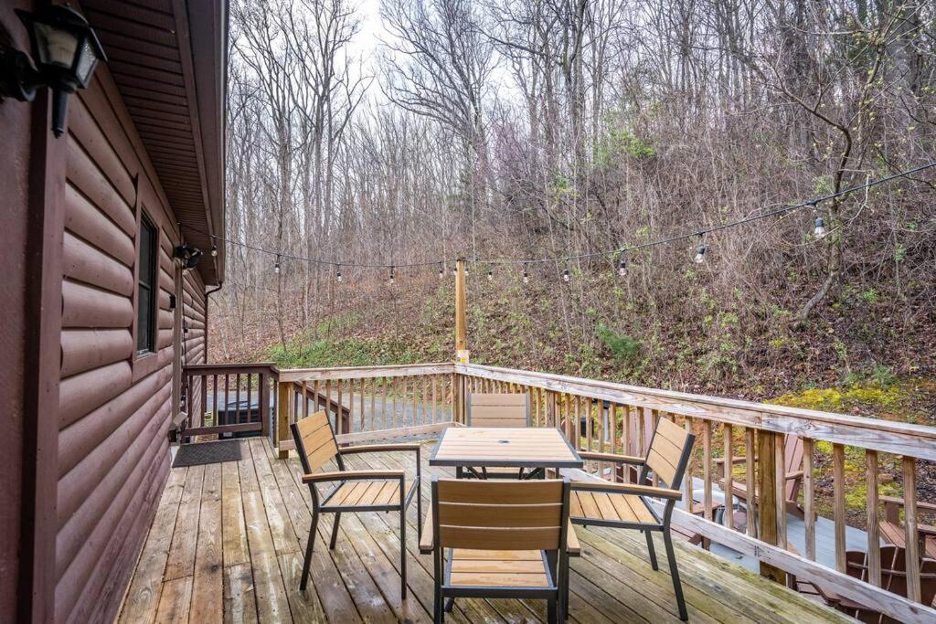 Balk Retreat MountainViews HotTub Firepit photo