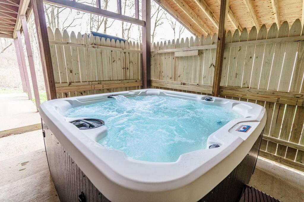 Balk Retreat MountainViews HotTub Firepit photo