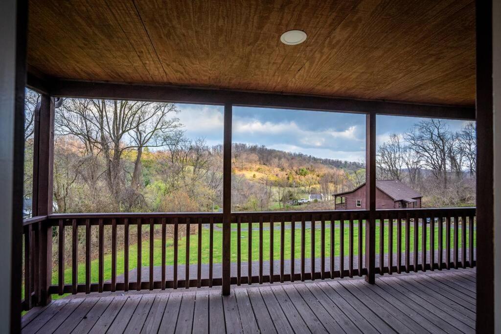 Balk Retreat MountainViews HotTub Firepit photo