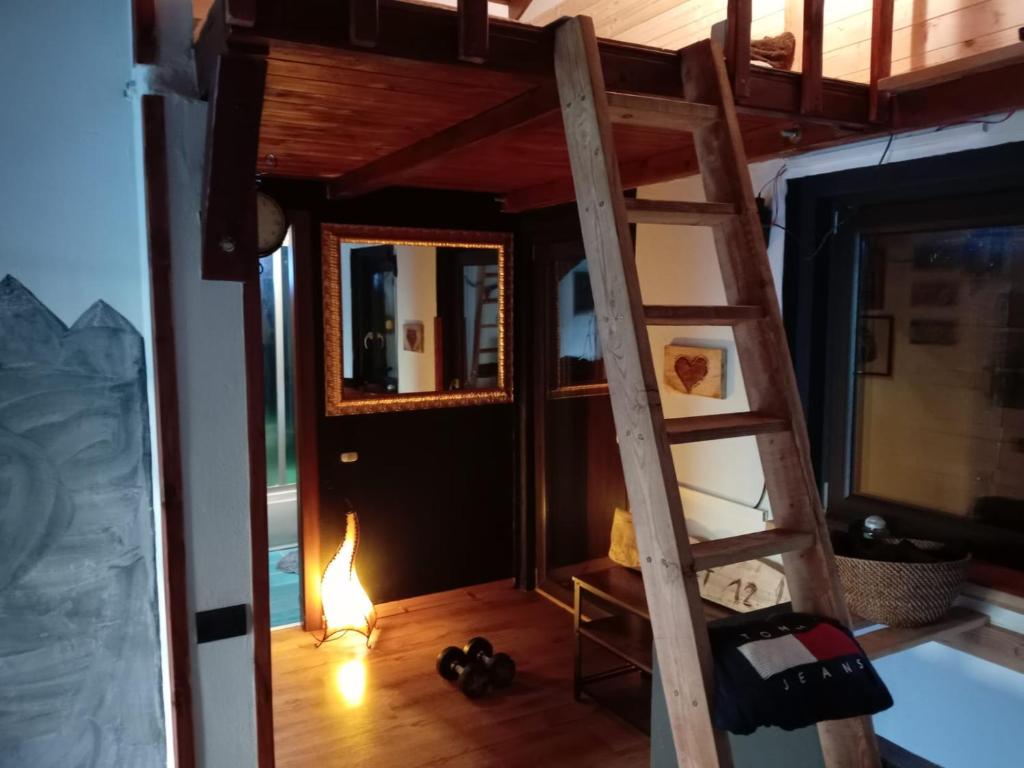 TV a/nebo společenská místnost v ubytování Chalet cima 12 Valle di Sella