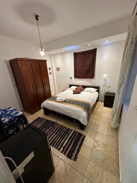 Postel nebo postele na pokoji v ubytování Baka Bauhaus Studio