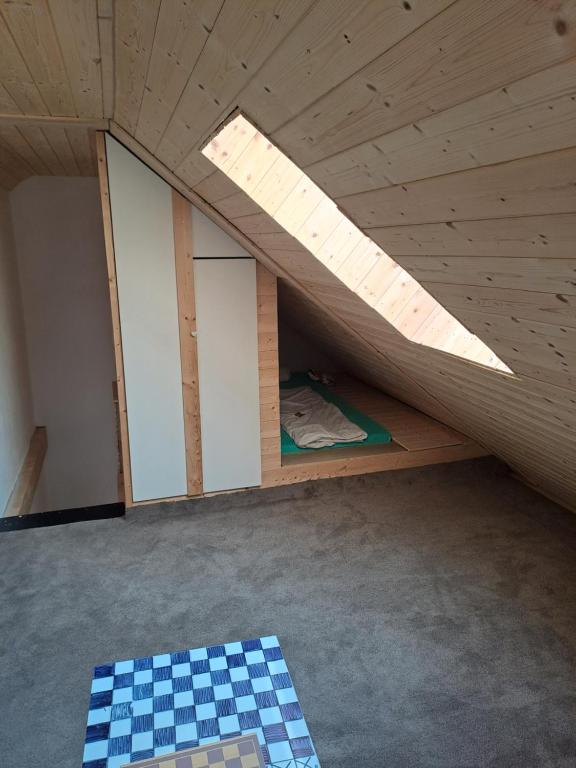 Postel nebo postele na pokoji v ubytování Sušice-brána Šumavy