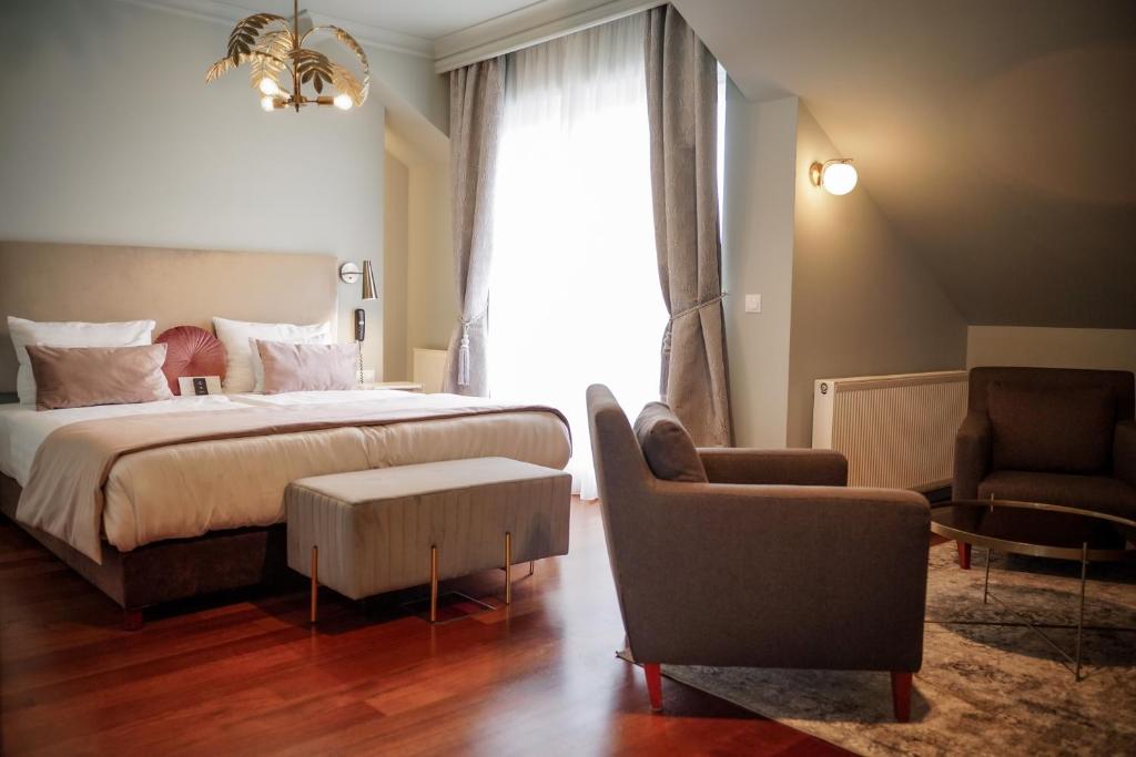 Queen's Court Hotel & Residence - Royal Suite