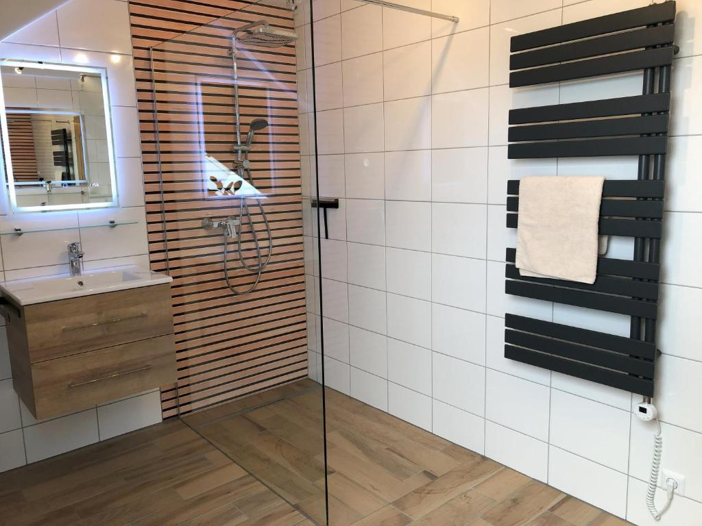 a bathroom with a shower and a sink at Ferienwohnung Immenberg in Dirlewang