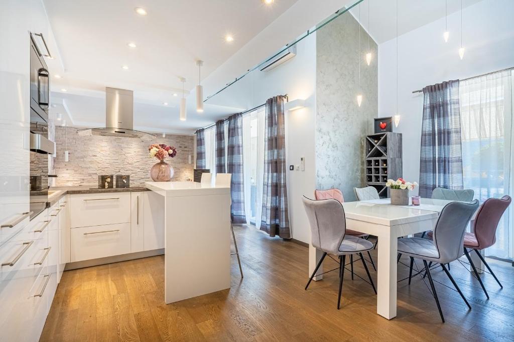 Kuchyň nebo kuchyňský kout v ubytování Apartman KULA