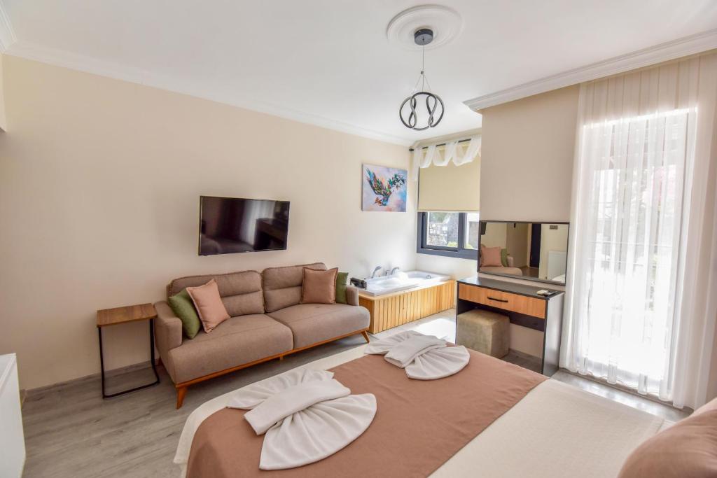 Телевизор и/или развлекательный центр в Mykonut Boutique Suites