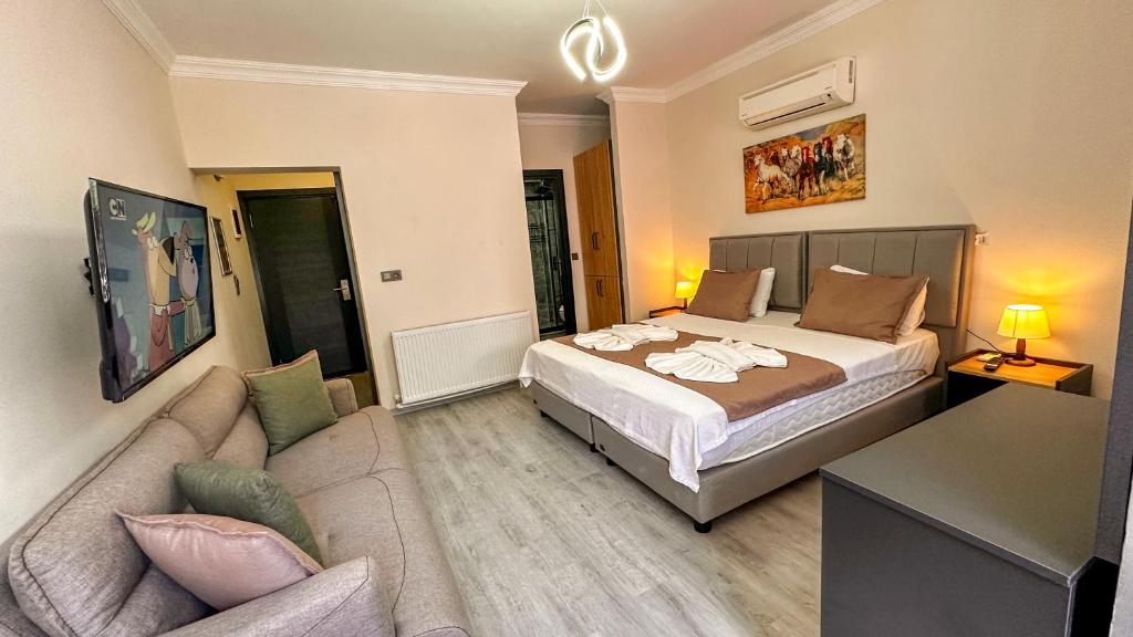 Кровать или кровати в номере Mykonut Boutique Suites