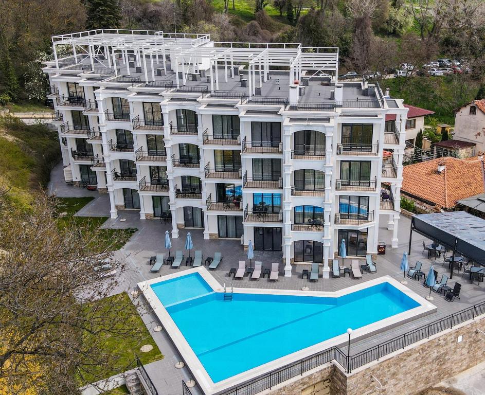 an aerial view of a hotel with a swimming pool at Hotel Samara with Relax area in Balchik