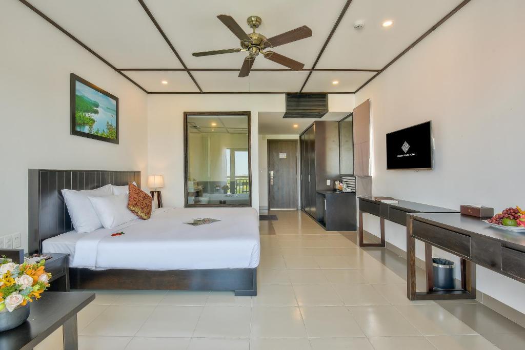 TV a/nebo společenská místnost v ubytování White Lotus Hotel Hoian