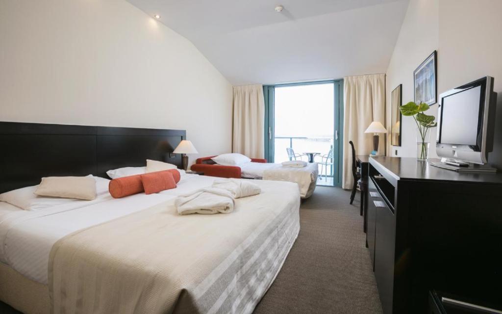 Admiral Grand Hotel - Chambre Double Avec Balcon Et Vue De La Mer Latérale