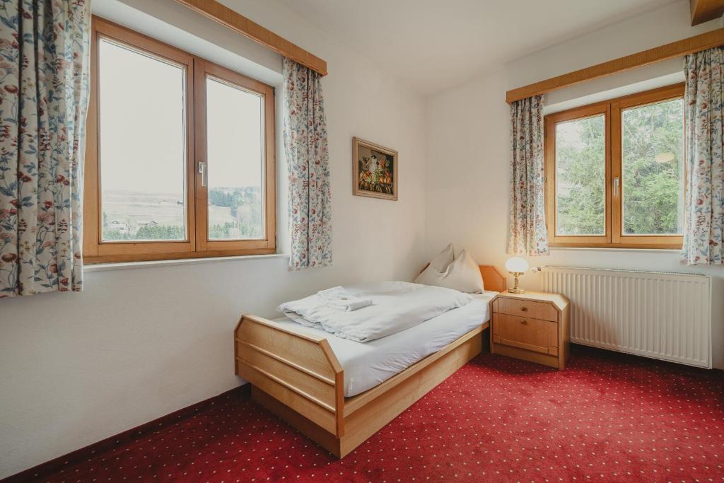 Postel nebo postele na pokoji v ubytování Hotel Semriacherhof