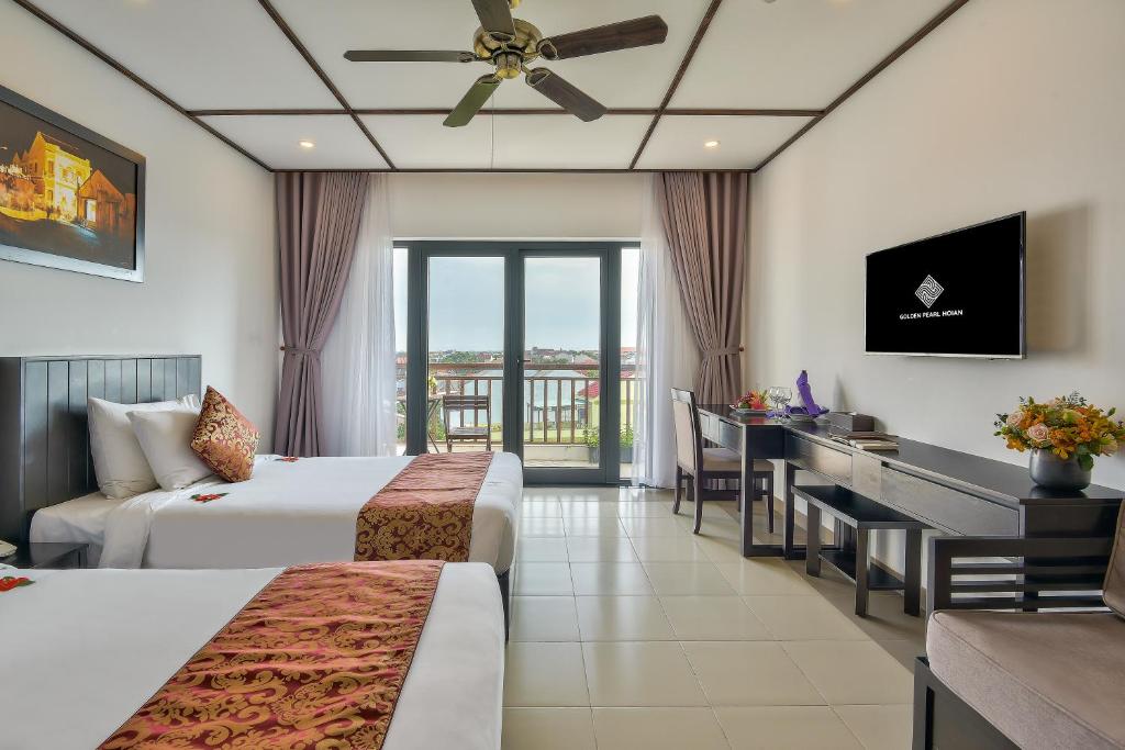 TV a/nebo společenská místnost v ubytování White Lotus Hotel Hoian