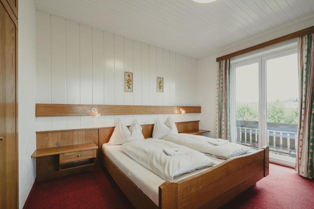 Postel nebo postele na pokoji v ubytování Hotel Semriacherhof