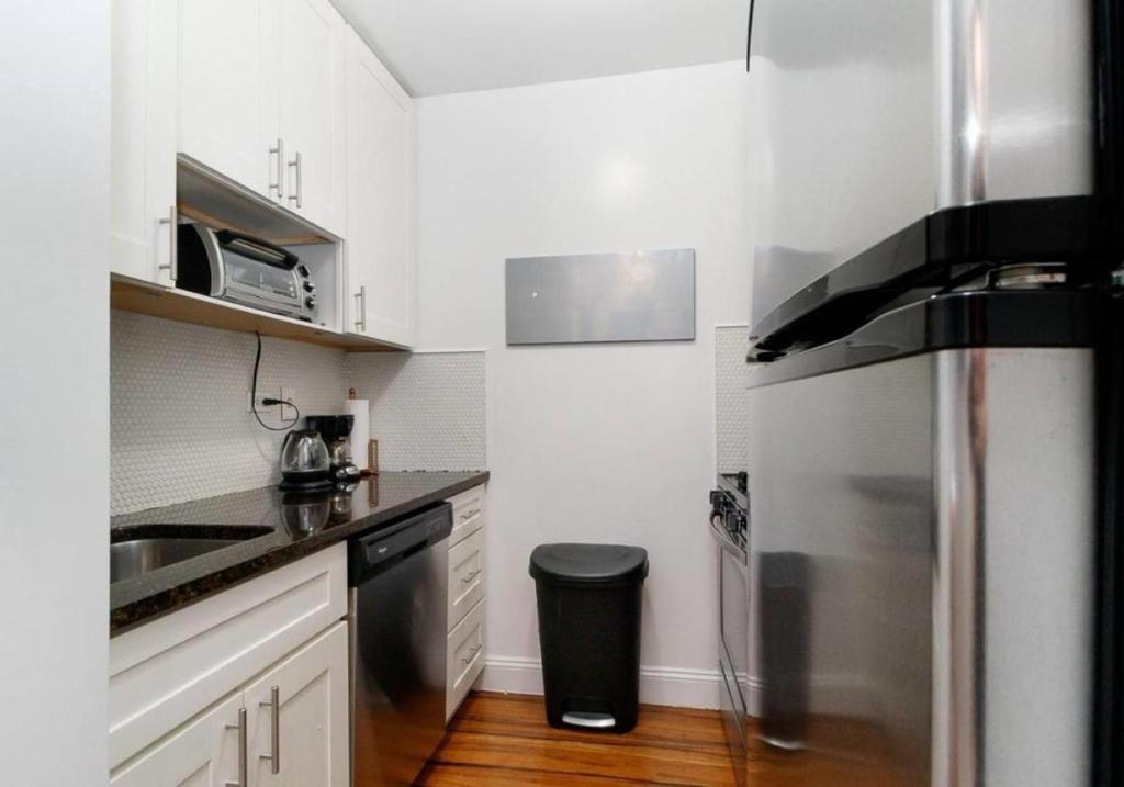 رزرو هتل و هاستل، Beautiful Studio Apt در نیویورک!, 09197245267