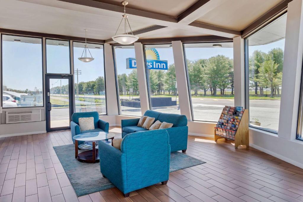 Posezení v ubytování Days Inn by Wyndham Wrightstown McGuire AFB Bordentown