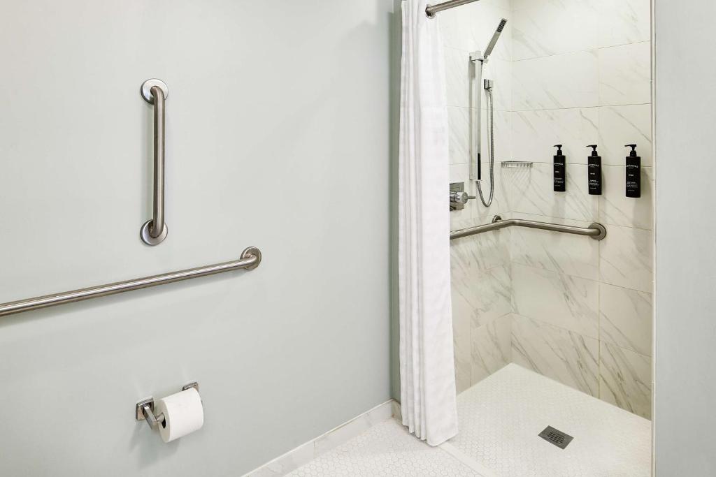 Redmont Hotel Birmingham - Curio Collection by Hilton - 