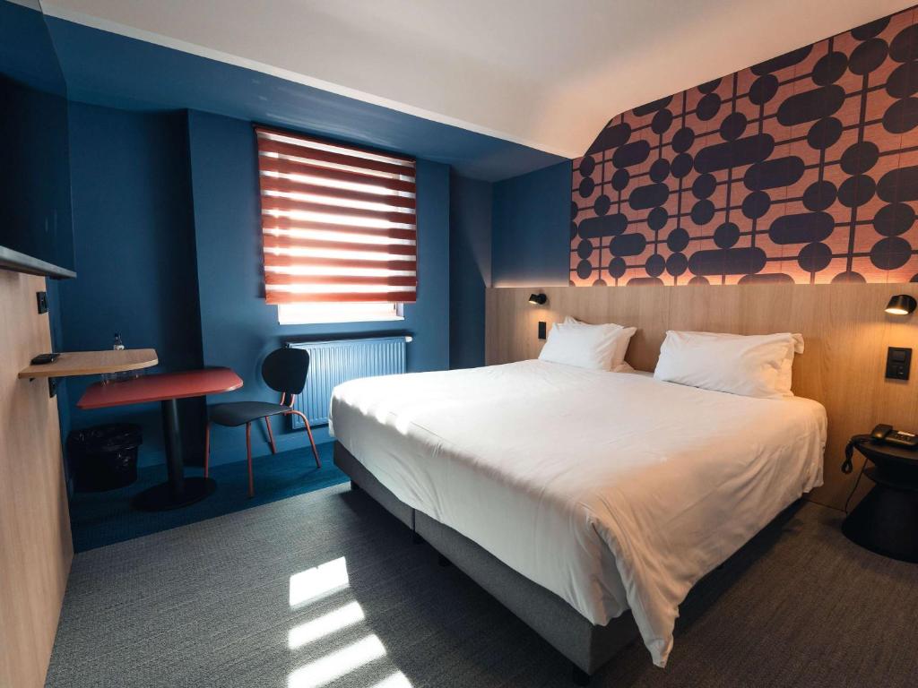 Uma cama ou camas num quarto em Ibis Styles Charleroi Airport Aero 44