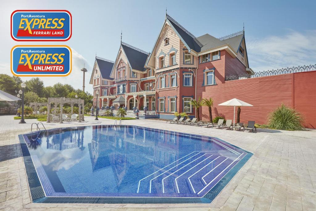 una casa grande con piscina frente a ella en PortAventura Lucy's Mansion - Includes PortAventura Park Tickets en Salou