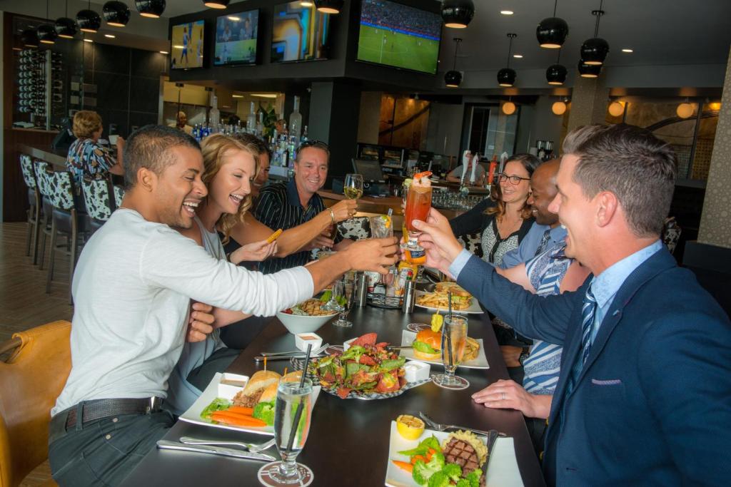 Applause Hotel Calgary Airport by CLIQUE - Resim 10