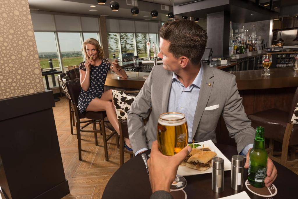 Applause Hotel Calgary Airport by CLIQUE - Resim 19