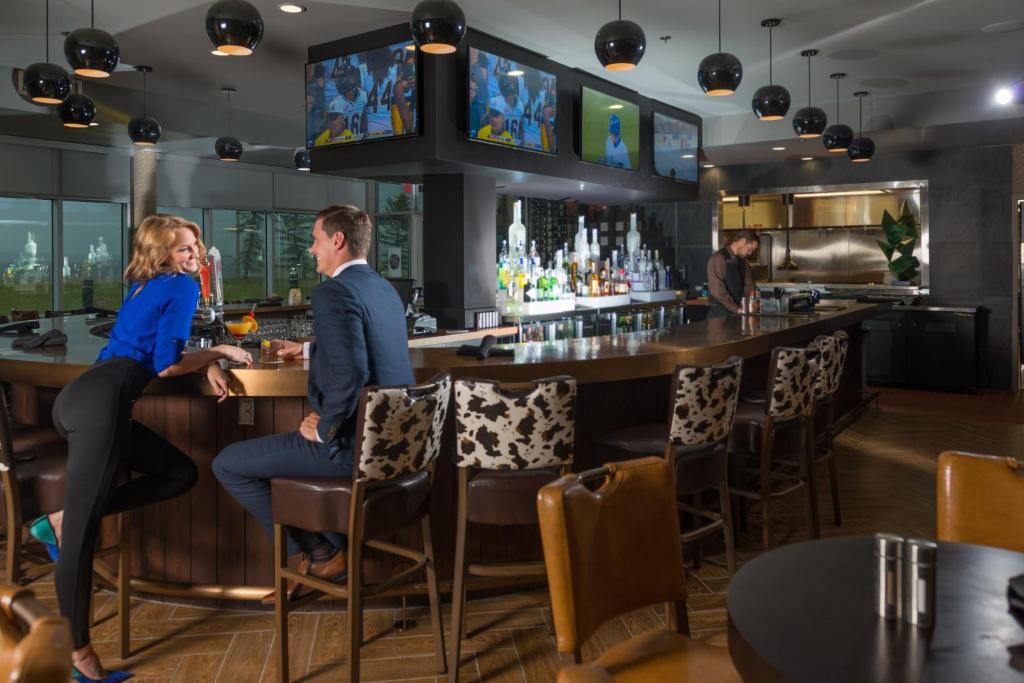 Applause Hotel Calgary Airport by CLIQUE - Resim 5