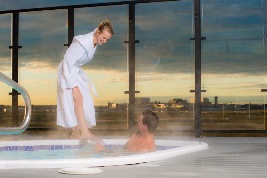 Applause Hotel Calgary Airport by CLIQUE - Resim 24