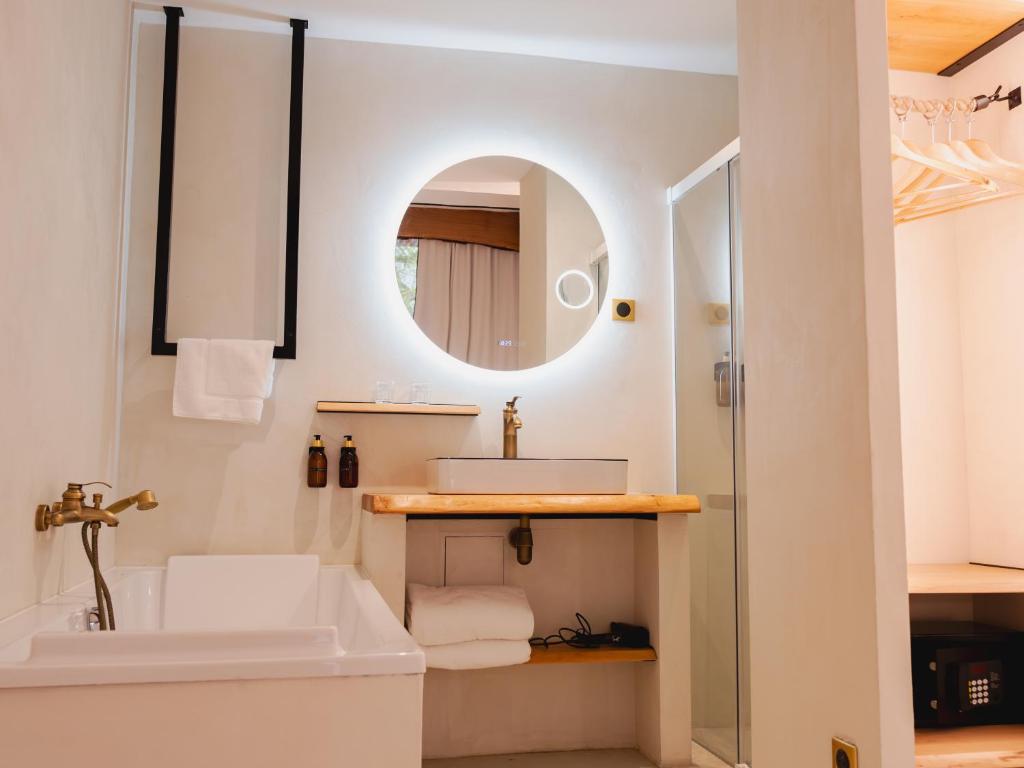 Hôtel Château Héloïse - Tweepersoonskamer Met Spa -bad