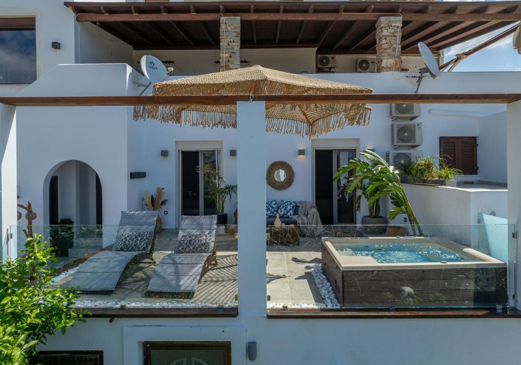 Patio nebo venkovní prostory v ubytování Mythodea Luxury Villa