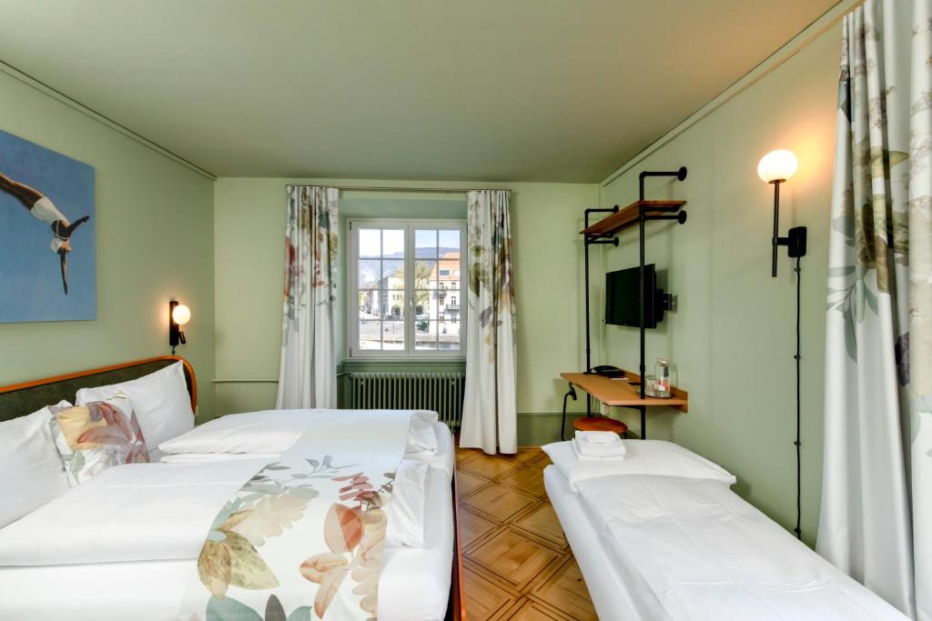 Postel nebo postele na pokoji v ubytování Hotel an der Aare Swiss Quality