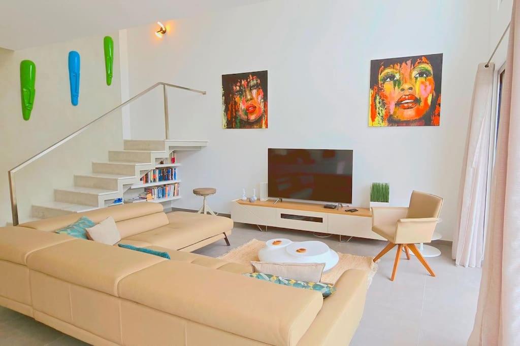TV a/nebo společenská místnost v ubytování Segolene Design