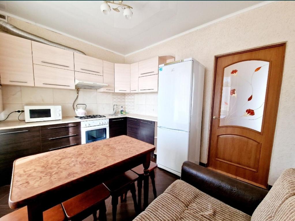 Ett kök eller pentry på Apartment on Chornovola, 44