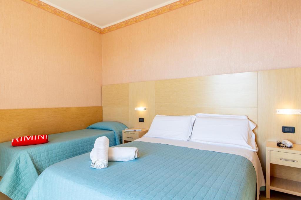 Postel nebo postele na pokoji v ubytování Hotel Metropole
