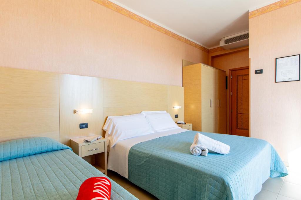 Postel nebo postele na pokoji v ubytování Hotel Metropole