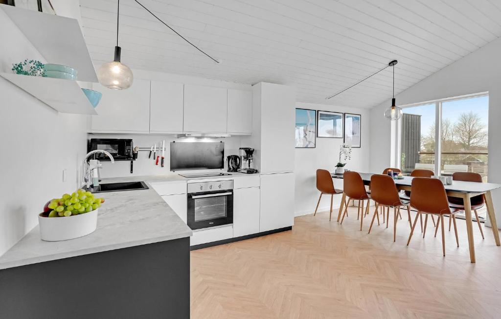 Kuchyň nebo kuchyňský kout v ubytování Nice Apartment In Slagelse With Kitchen