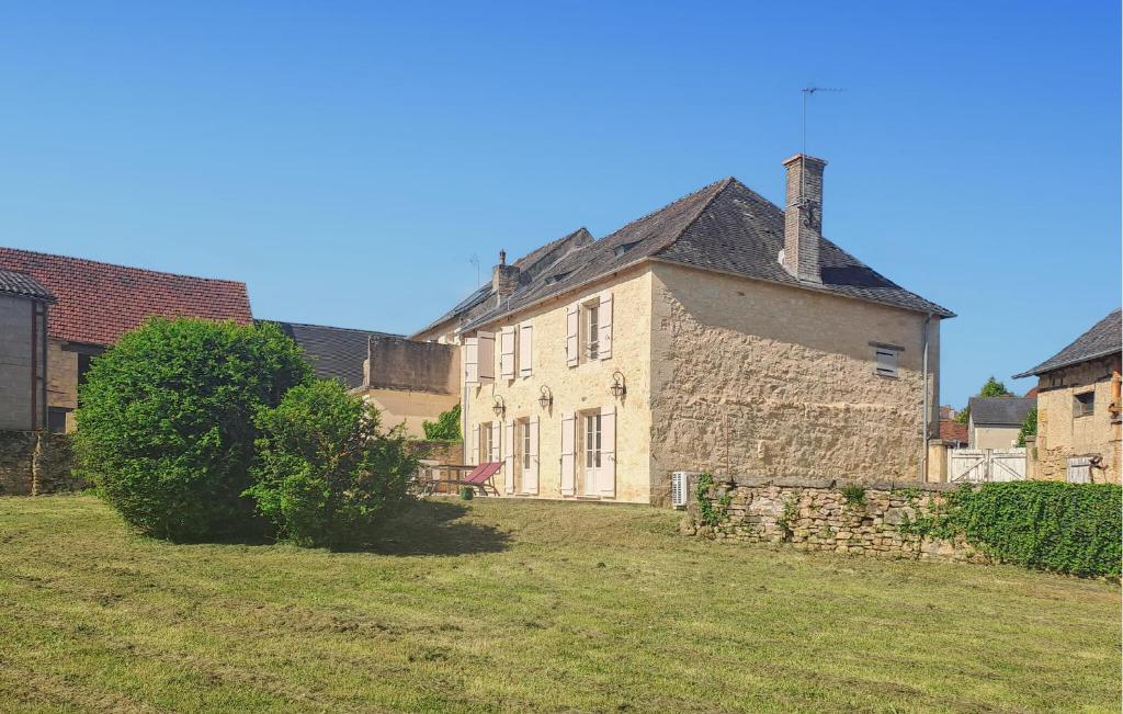 an old stone building with a chimney in a yard at 3 Bedroom Stunning Home In Saint Robert in Saint-Robert