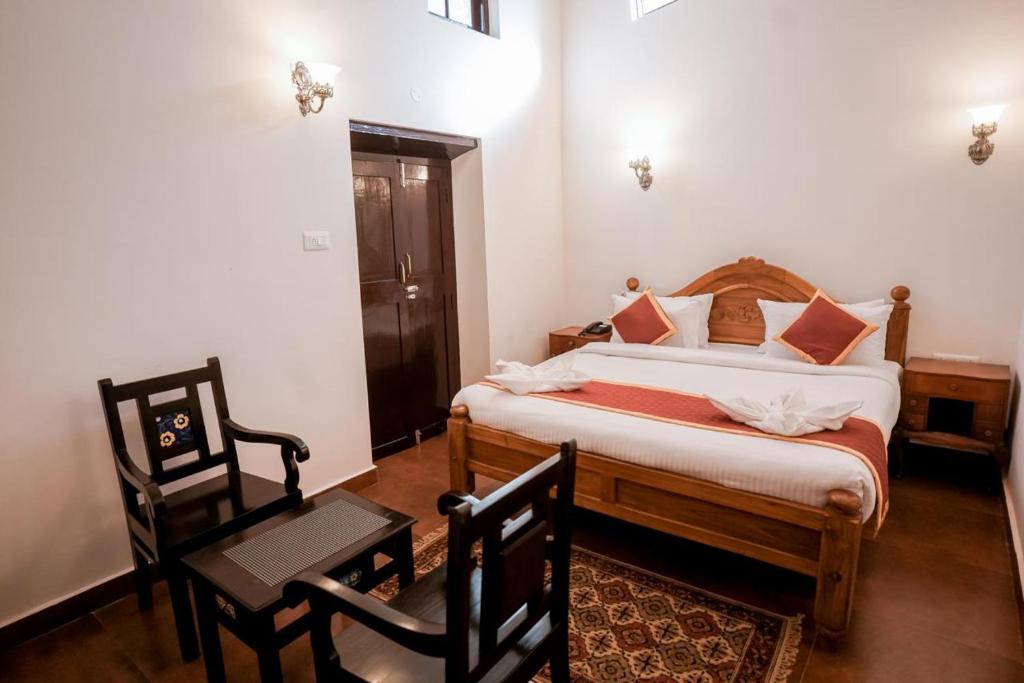Postel nebo postele na pokoji v ubytování Lakefront Home Hotel