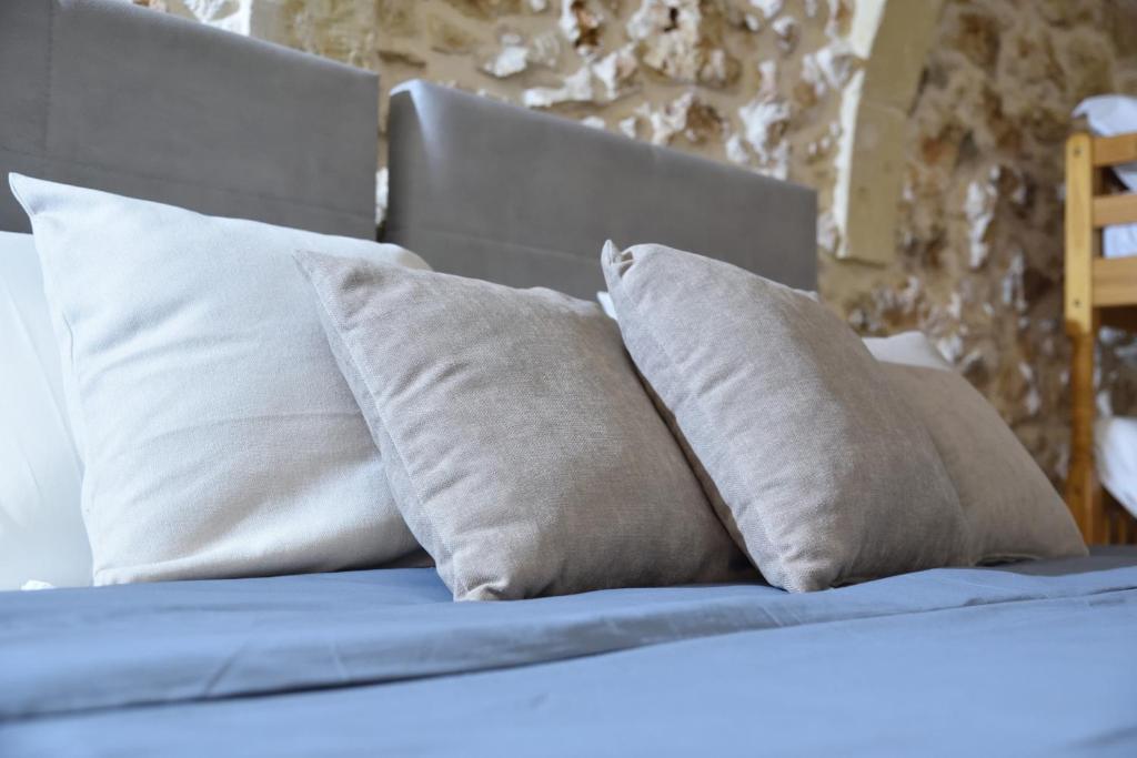 Postel nebo postele na pokoji v ubytování San Pawl bnb farmhouse CALYPSO