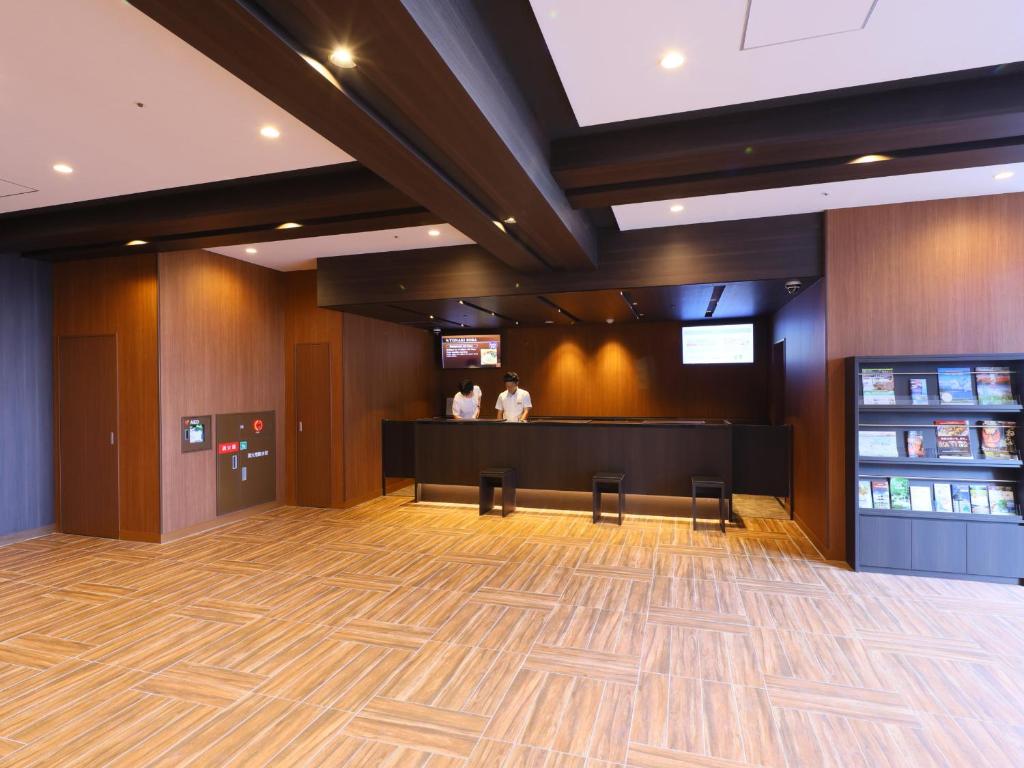 Televiisor ja/või meelelahutuskeskus majutusasutuses Dormy Inn Aomori Natural Hot Spring